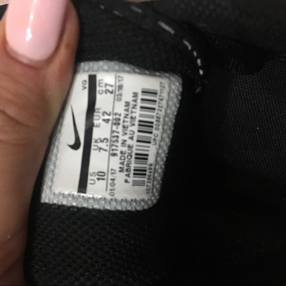 Nike Tennis Shoes - Picture 4 of 4